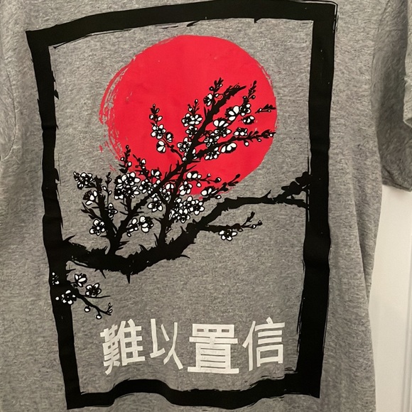 Japanese graphic print tee - Picture 2 of 3